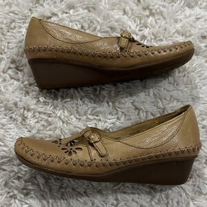 Naturalizer Women’s Tan Leather Mary Jane Wedge with Buckle